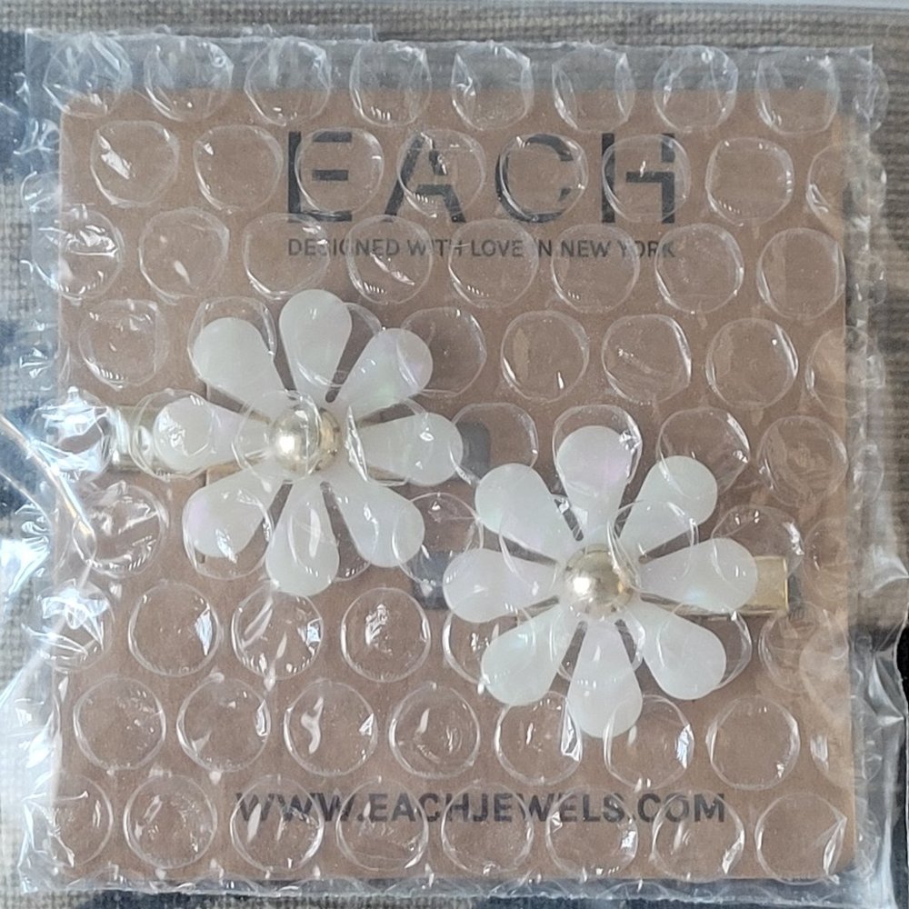 EACH Jewels Flower Barrette Set - 2 Hair clips NWT